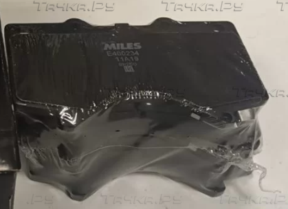 Тормозные колодки Miles (Low-Metallic) передние для Lexus LX 570 2007-2021. Артикул E400234