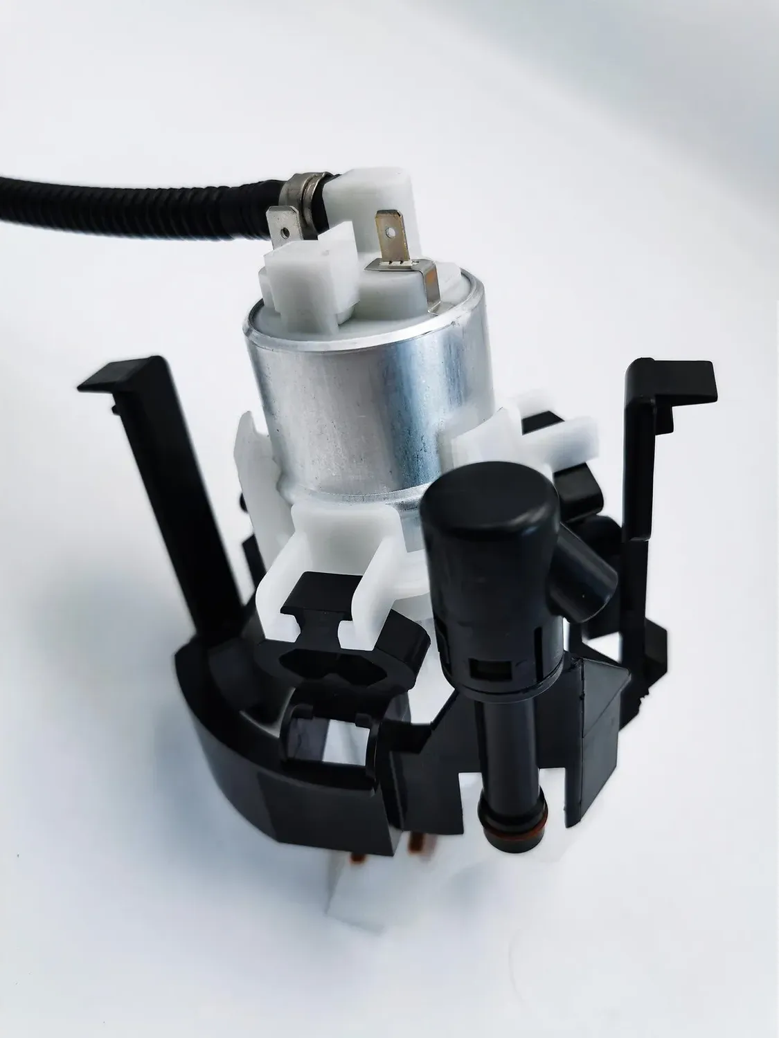 ТОПЛИВНЫЙ БЕНЗОНАСОС В СБОРЕ BMW 5 (E39) 520 I, 5 (E39) 523 I, 5 (E39) (Achr). Артикул EFM0000444