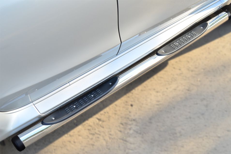 Защита порогов RusStal труба d76 с накладкой (вариант 2) для Nissan Terrano III 2014-2026. Артикул NTRT-001791