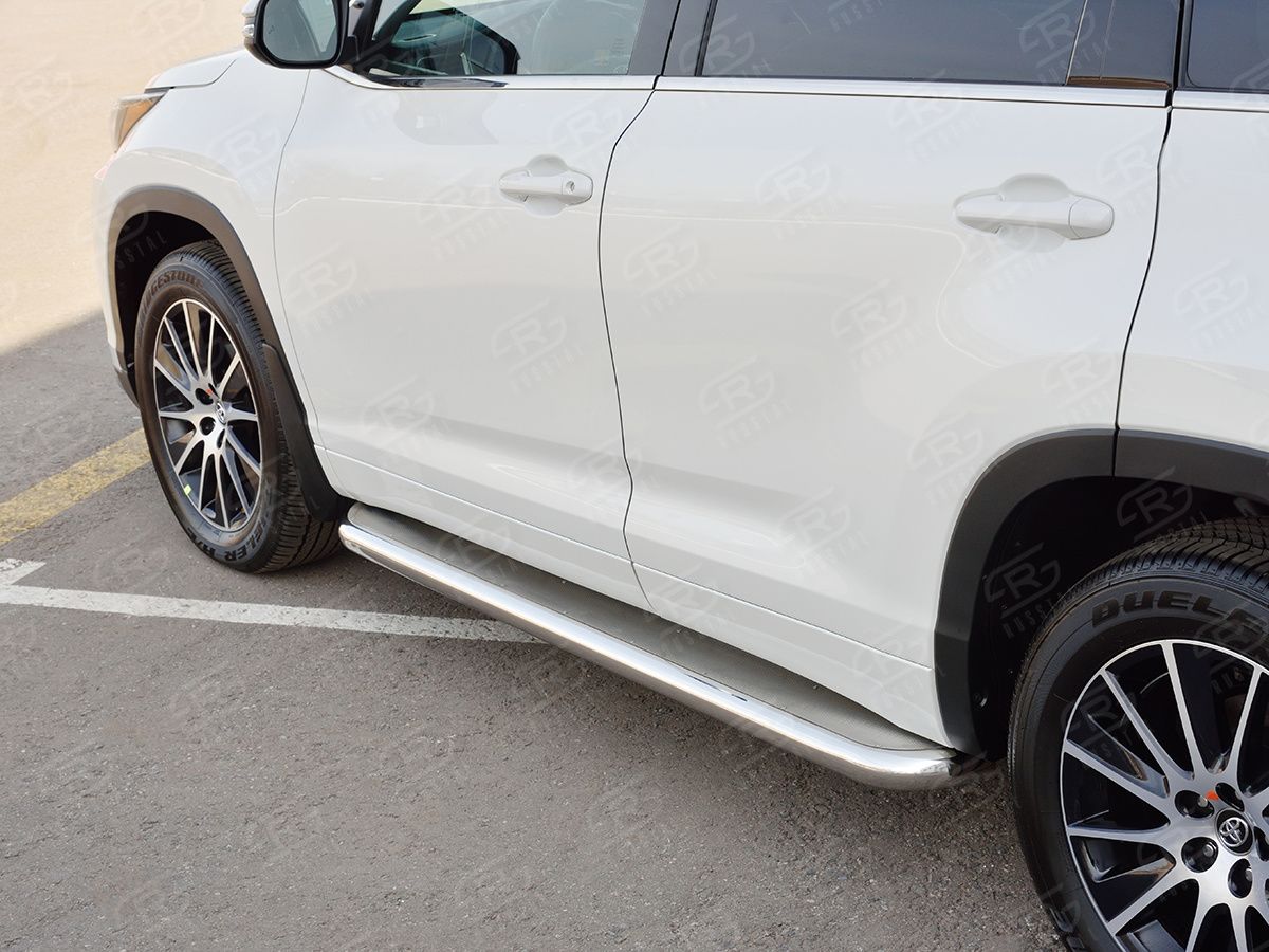 Защита порогов RusStal труба d63 с листом (Лист алюм, проф. нерж) (вариант 3) для Toyota Highlander III 2016-2026. Артикул THRL-0026223