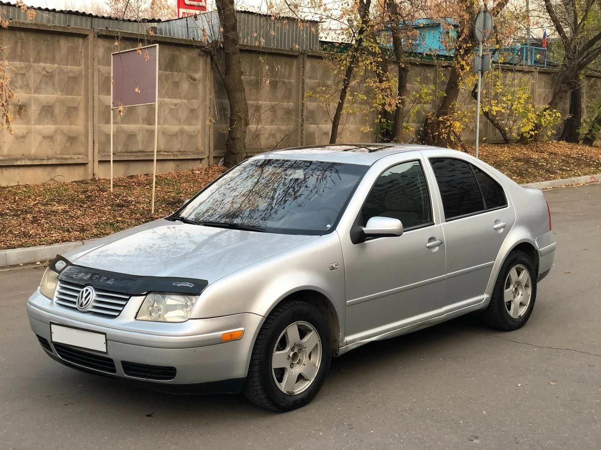 Дефлектор Vip-Tuning для капота Volkswagen Jetta IV 1998-2005. Артикул VW28