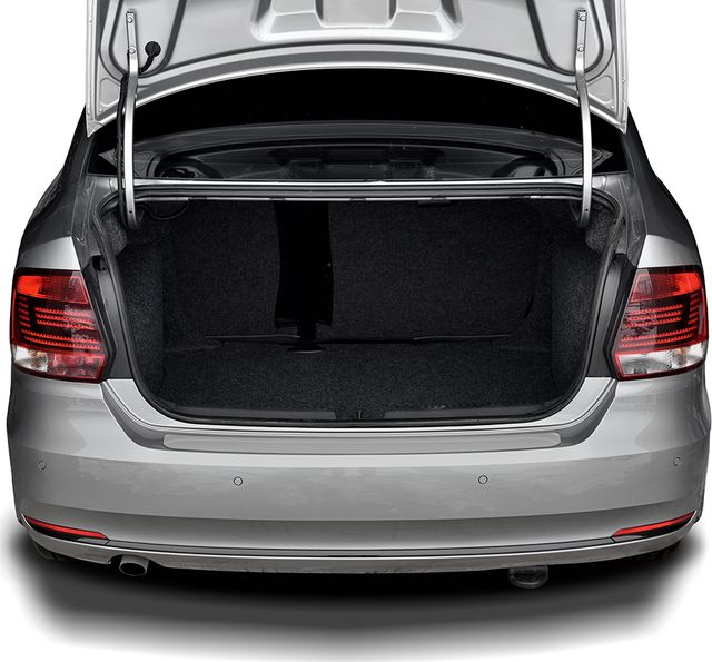 Накладка RusStal на задний бампер (лист нерж., шлифованный) для Volkswagen Polo V рестайлинг 2015-2026 седан. Артикул VWPN-003407