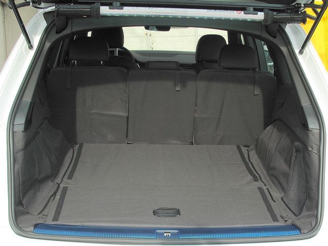 Защитный чехол AUTOSMSTUDIO "Maxi" в багажник автомобиля для Audi Q7 II 2015-2026, коричневый. Артикул TP-Q7-II-MAXI-BR