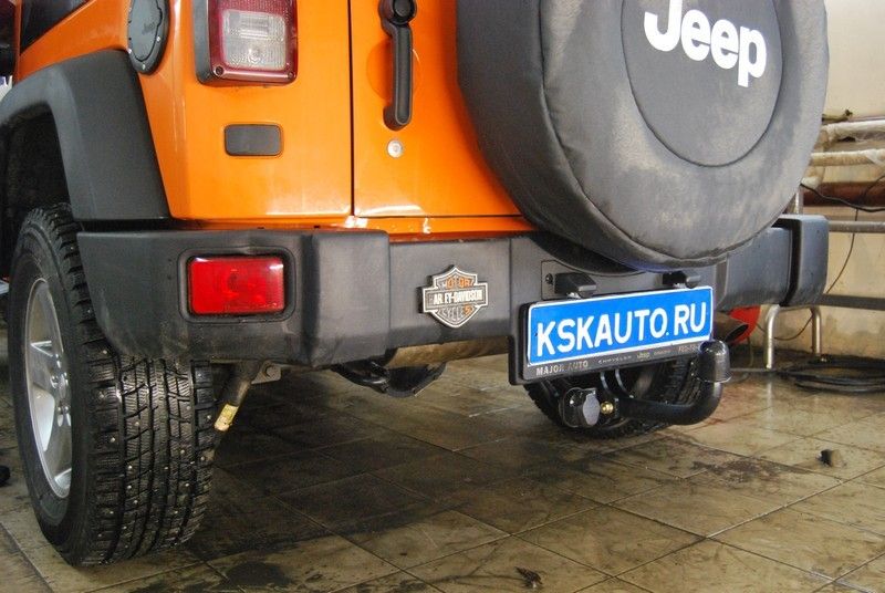 Фаркоп Auto-Hak для Jeep Wrangler JK 2007-2018. Артикул JP 09