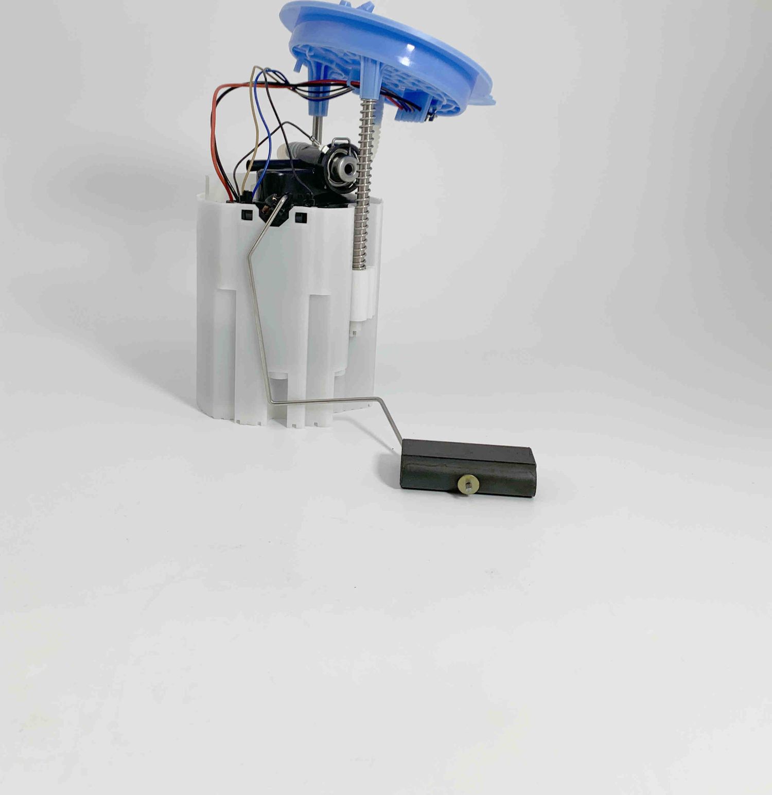 ТОПЛИВНЫЙ БЕНЗОНАСОС В СБОРЕ AUDI A3(8V1) GOLF VII (TSI) (Achr). Артикул EFM1151702