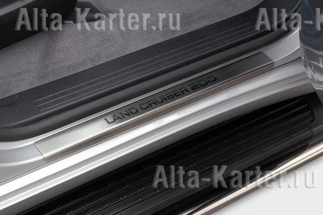 Накладки оригинальные на внутренние пороги (с надписью) для Toyota Land Cruiser 200 2012-2015. Артикул NLN0313337