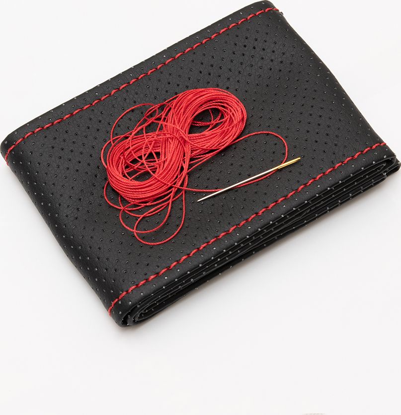 Оплётка на руль Rezkon прошивная (размер L, экокожа перф., цвет ЧЕРНЫЙ/Красная нитка). Артикул 8001021024