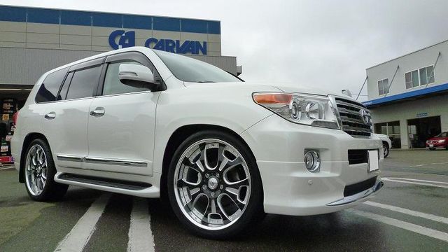 Дефлекторы Toyota (оригинал) (с нержавеющим молдингом) для окон Toyota Land Cruiser 200 2007-2015 Черный. Артикул 08611-60190