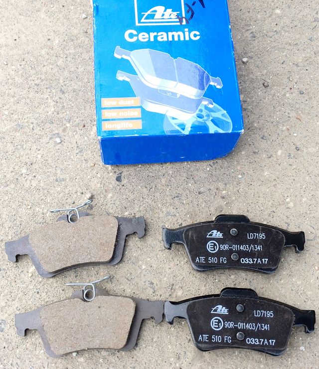 Тормозные колодки ATE Ceramic задние для Volvo V40 Cross Country I 2012-2019. Артикул 13.0470-7195.2