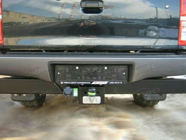 Фаркоп Лидер-Плюс для Toyota Hilux VII Double Cab N2 с подножкой 2008-2015. Фланцевое крепление. Артикул T114-F