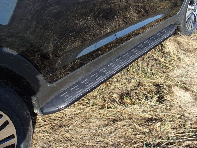 Пороги алюминиевые ТСС с пластиковой накладкой 1720 мм для Kia Sportage III рестайлинг 2014-2016 Карбон черные. Артикул KIASPORT14-10BL