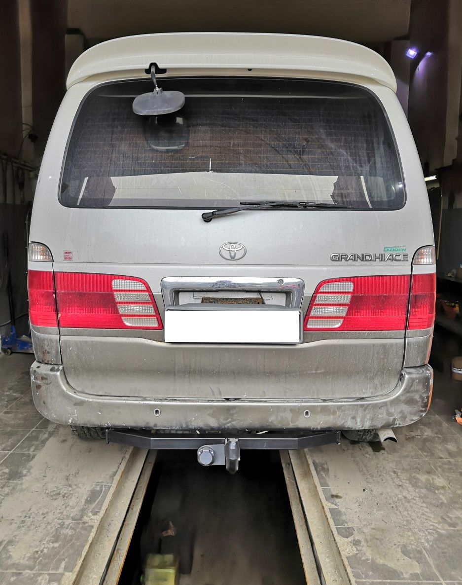 Фаркоп Halty для Toyota Grand Hiace 1999-2002. Артикул TGra95-02A (H.T52.A)