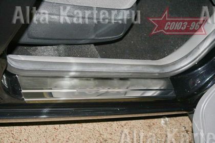 Накладки Союз-96 на внутренние пороги (с логотипом) на металл для Ford Focus 4/5-дв. 2005-2007. Артикул FFOC.31.3001