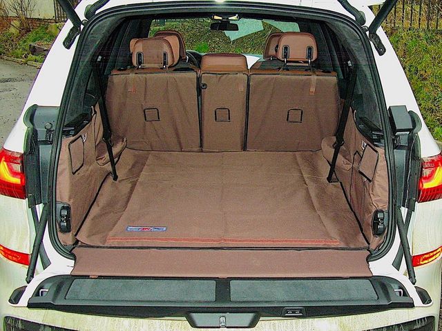 Защитный чехол AUTOSMSTUDIO "Maxi" в багажник автомобиля для BMW X7 G07 2018-2026, серый. Артикул TP-X7G07-MAXI-GR