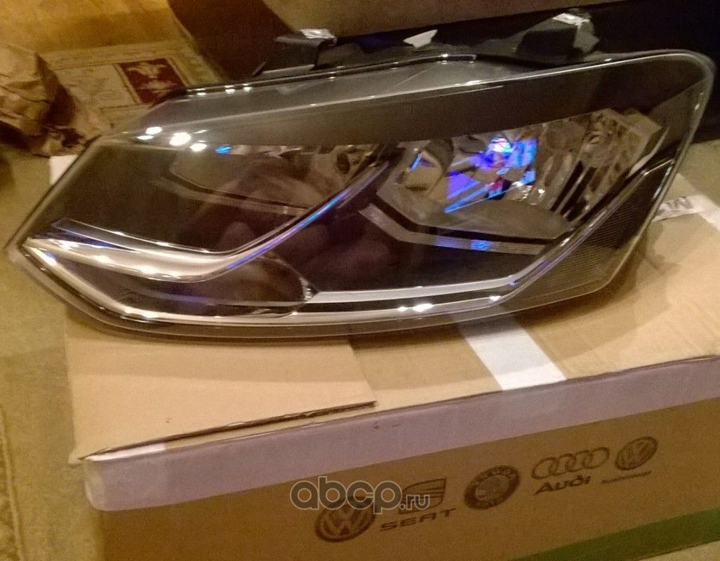 Фара передняя основная VAG. Артикул 6C1941005B