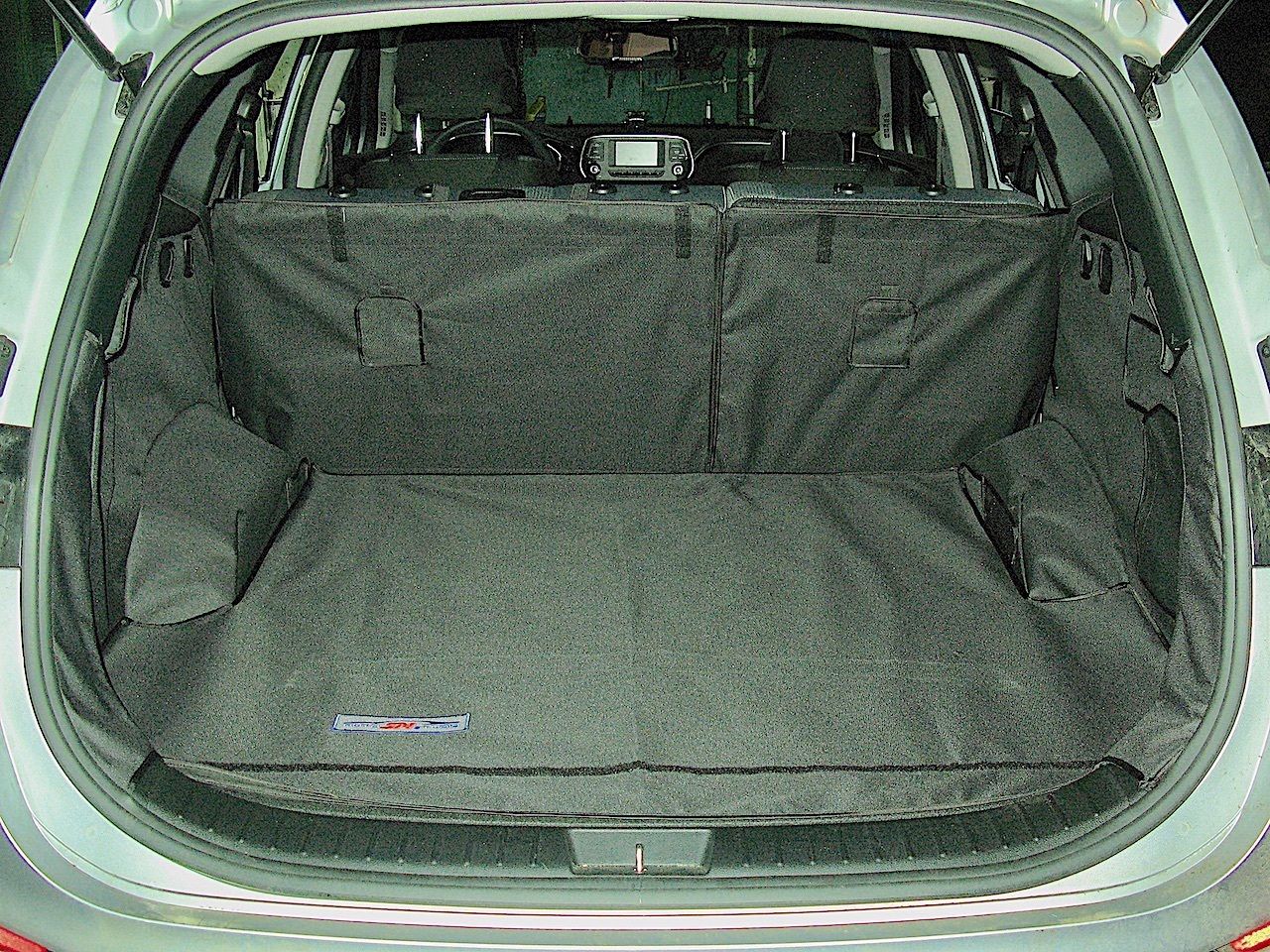 Защитный чехол AUTOSMSTUDIO "Maxi" в багажник автомобиля для Hyundai Santa Fe IV (5 мест) 2018-2026, черный. Артикул TP-H8SAFE-IV-MAXI-BL