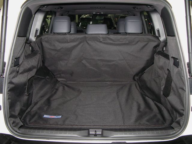 Защитный чехол AUTOSMSTUDIO "Standart" в багажник автомобиля для Toyota Land Cruiser 300 (5 мест) 06.2021-2026, черный. Артикул TP-LC300-STD-BL