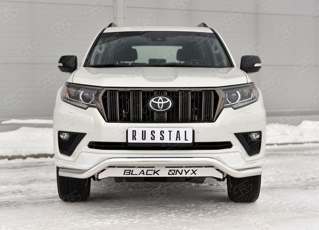 Защита RusStal переднего бампера d63 волна с декор надписью для Toyota Land Cruiser Prado 150 Black Onyx 2020-2026. Артикул LCPZ-003545