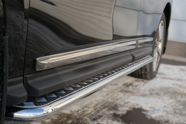 Защита порогов RusStal труба d42 с листом (Лист алюм, проф.нерж) (Вариант1) для Nissan Pathfinder R52 2014-2026. Артикул NPL-002023