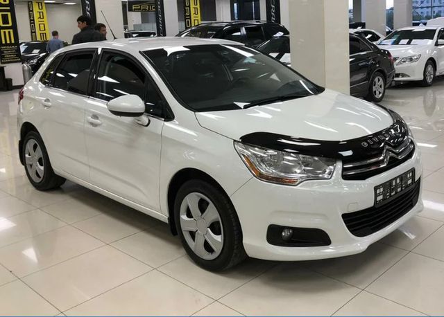 Дефлектор VT52 для капота Citroen C4 II хэтчбек 2010-2026. Артикул CN14VT