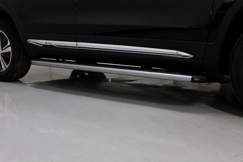 Пороги алюминиевые ТСС с пластиковой накладкой 1720 мм для Changan CS75 FL 2020-2023 Карбон серебро. Артикул CHANCS7520-24SL