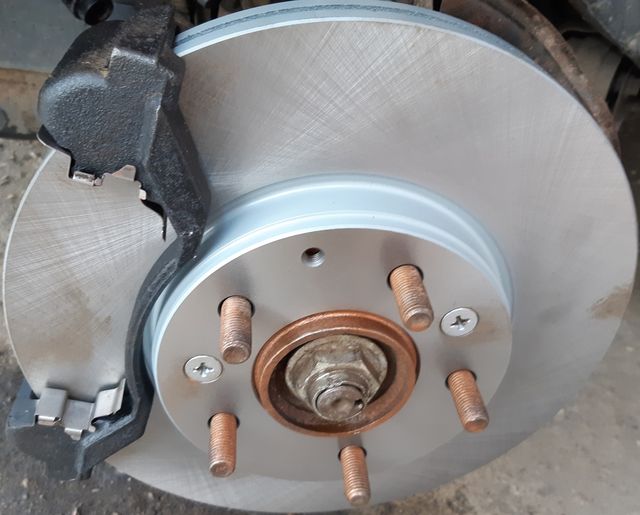 Тормозной диск RoadHouse передний для Mazda 6 I (GG) 2002-2008. Артикул 6673.10