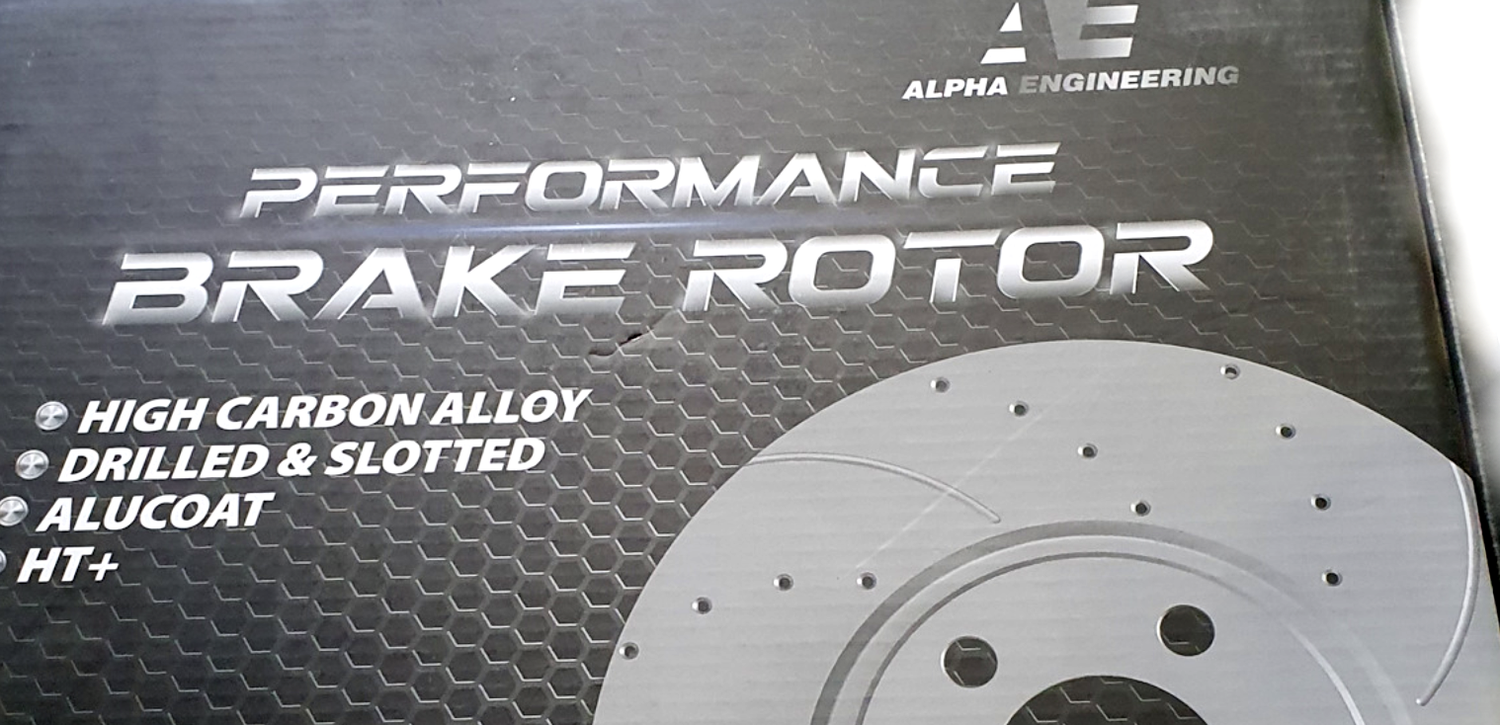 Тормозной диск с перфорацией и слотами Alpha Engineering. Артикул AP0252DS