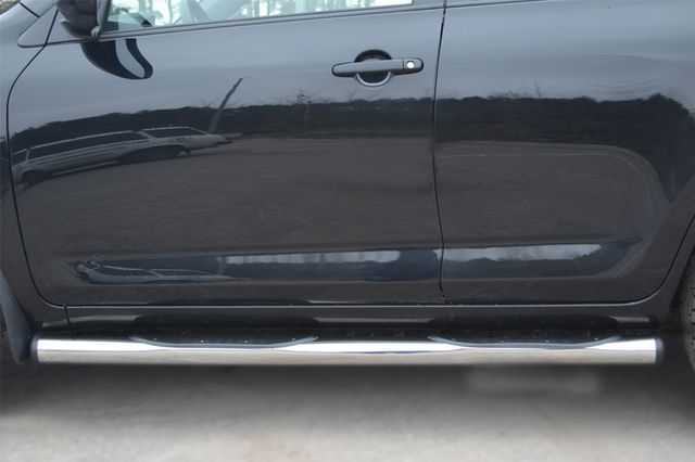 Защита порогов RusStal труба d76 с накладками (вариант 2) для Toyota RAV4 III (обычная база) 2010-2012. Артикул TRT-1001512