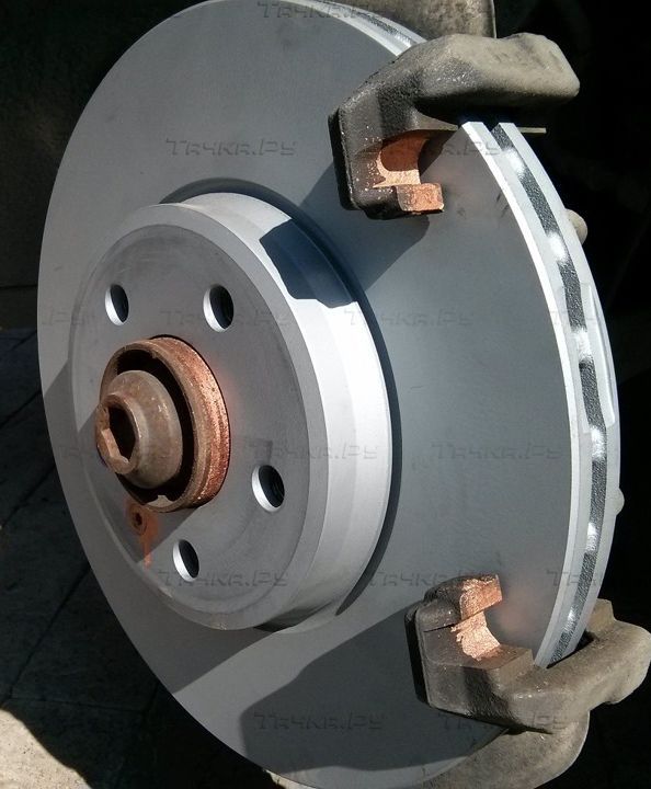 Тормозной диск Zimmermann Coat Z передний для Audi A4 IV (B8) 2007-2015. Артикул 100.3330.20