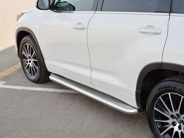 Защита порогов RusStal труба d63 с листом (Лист алюм, проф. нерж) (вариант 3) для Toyota Highlander III 2016-2026. Артикул THRL-0026223