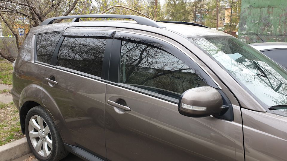 Дефлекторы Cobra Tuning для окон (с хром. молдингом) Peugeot 4007 2007-2012. Артикул M41007CR