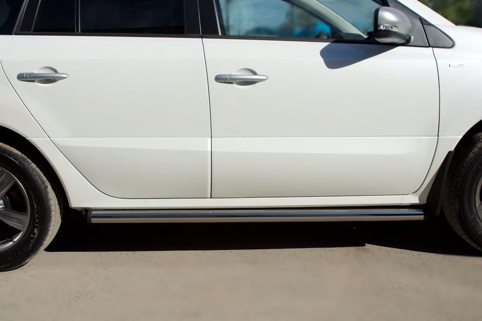 Защита порогов RusStal труба d63 (вариант 2) для Renault Koleos 2012-2026. Артикул RKT-0005852