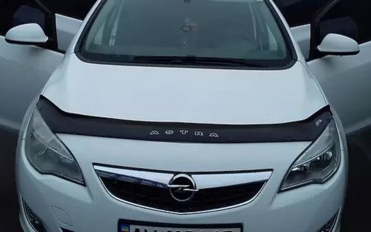 Дефлектор Vip-Tuning для капота Opel Astra J универсал 2009-2015. Артикул OP21