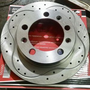 Диск тормозной redBTR перфорированный вентилируемый (гибридные мосты) для УАЗ Патриот 2005-2025. Артикул 550350