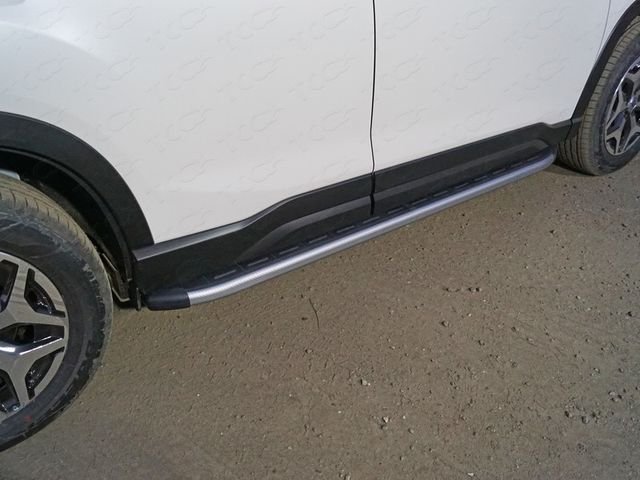 Пороги алюминиевые ТСС с пластиковой накладкой 1720 мм для Subaru Forester V (S5) 2018-2024 Карбон серебро. Артикул SUBFOR18-32SL