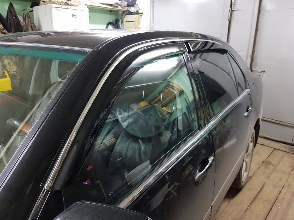 Дефлекторы V-Star для окон (с хром. молдингом) Lexus LS 430 2000-2006. Артикул CHR09152