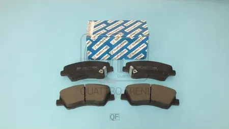 КОЛОДКИ ТОРМОЗНЫЕ FR ДИСКОВЫЕ СО ЗВУКОВЫМИ ДАТЧИКАМИ ИЗНОСА KIA RIO IV, STONIC (Quattro Freni). Артикул QF504302