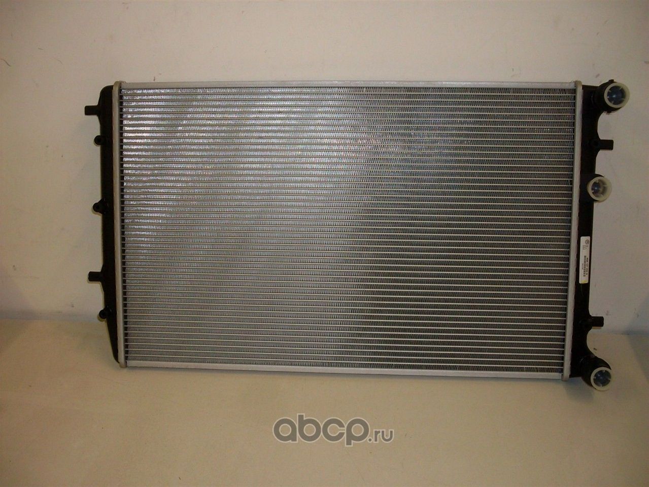 Радиатор охлаждения двигателя VAG. Артикул 6Q0121253R