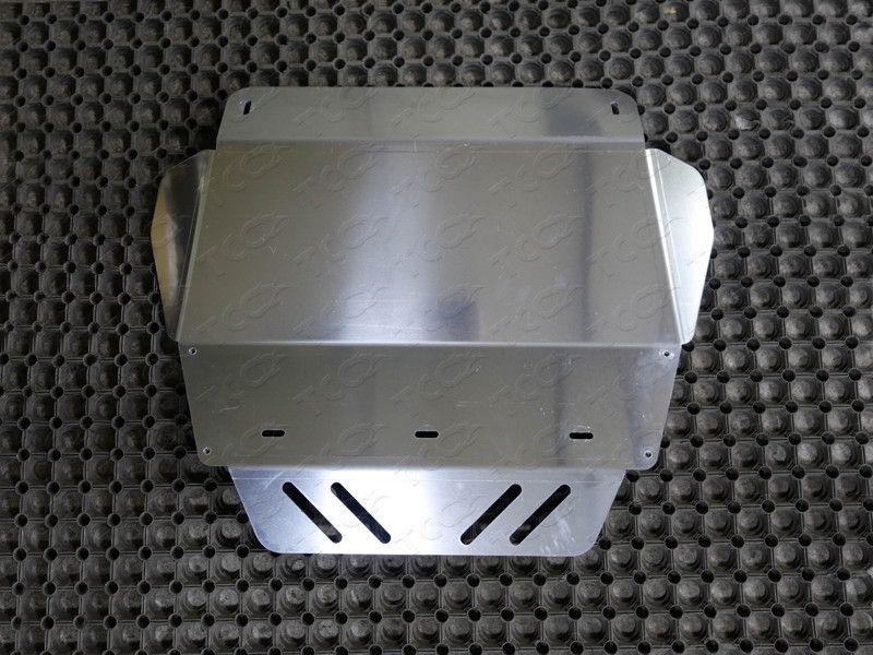 Защита алюминиевая ТСС (4 мм) для радиатора Lexus LX 570 2008-2022, Sport 2014-2022. Артикул ZKTCC00034