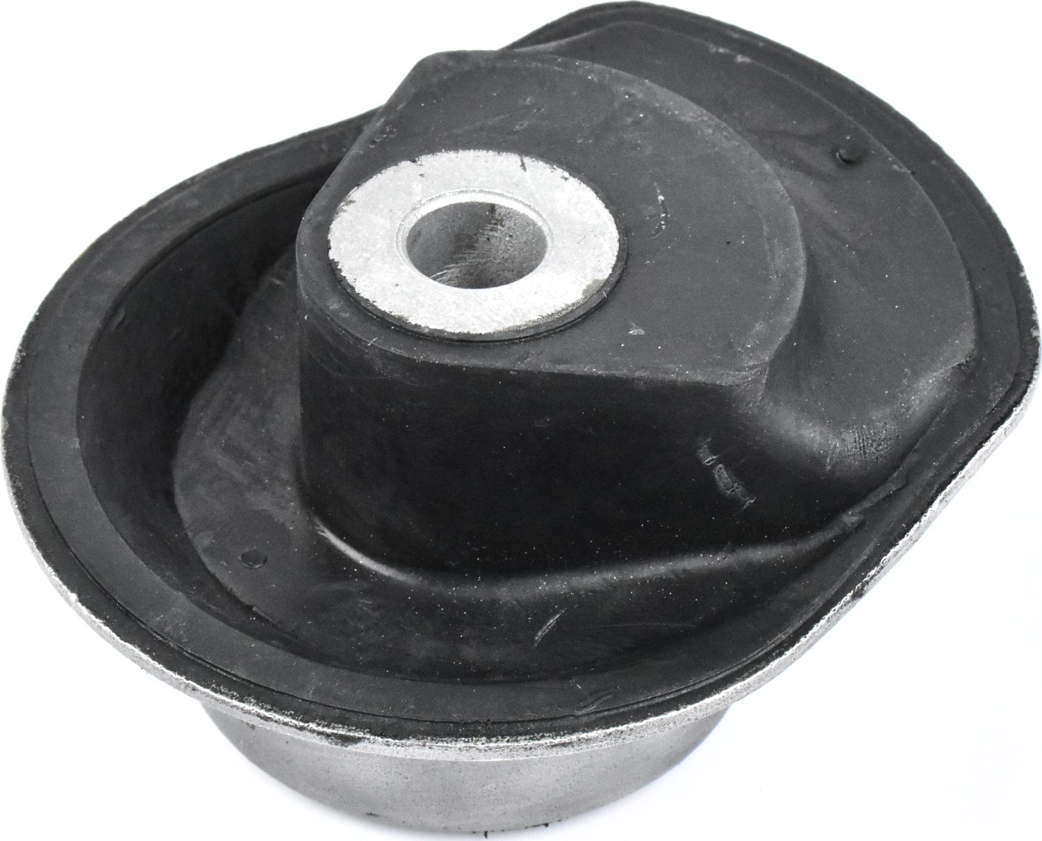 Сайлентблок задней балки VW PASSAT B4 (Jikiu). Артикул BH33073