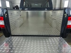 Обшивка АВС-Дизайн для грузового кузова с карманами УАЗ Пикап 2015-2025. Рифленый алюминий 2мм, неокрашенный. Артикул ABC.UAZ.BP.0001