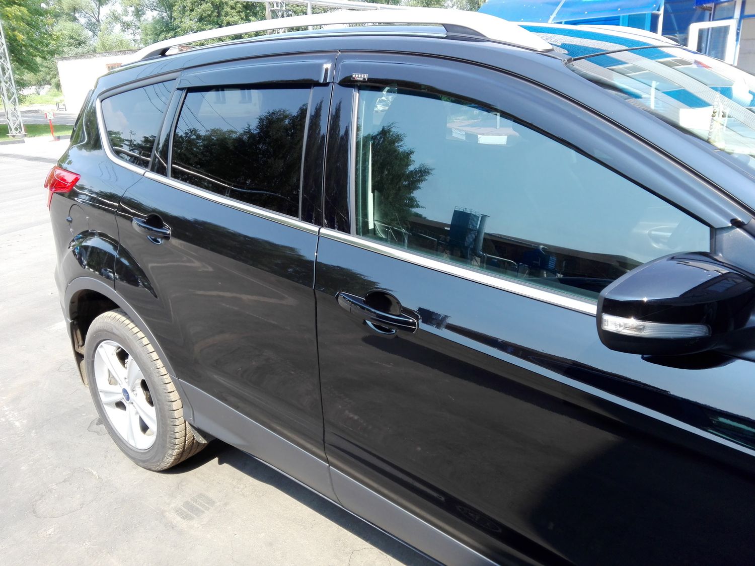 Дефлекторы V-Star для окон Ford Kuga II 2013-2026. Артикул D20191