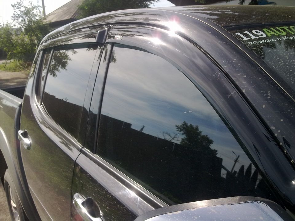 Дефлекторы V-Star для окон Mitsubishi L200 2006-2015. Артикул D22288