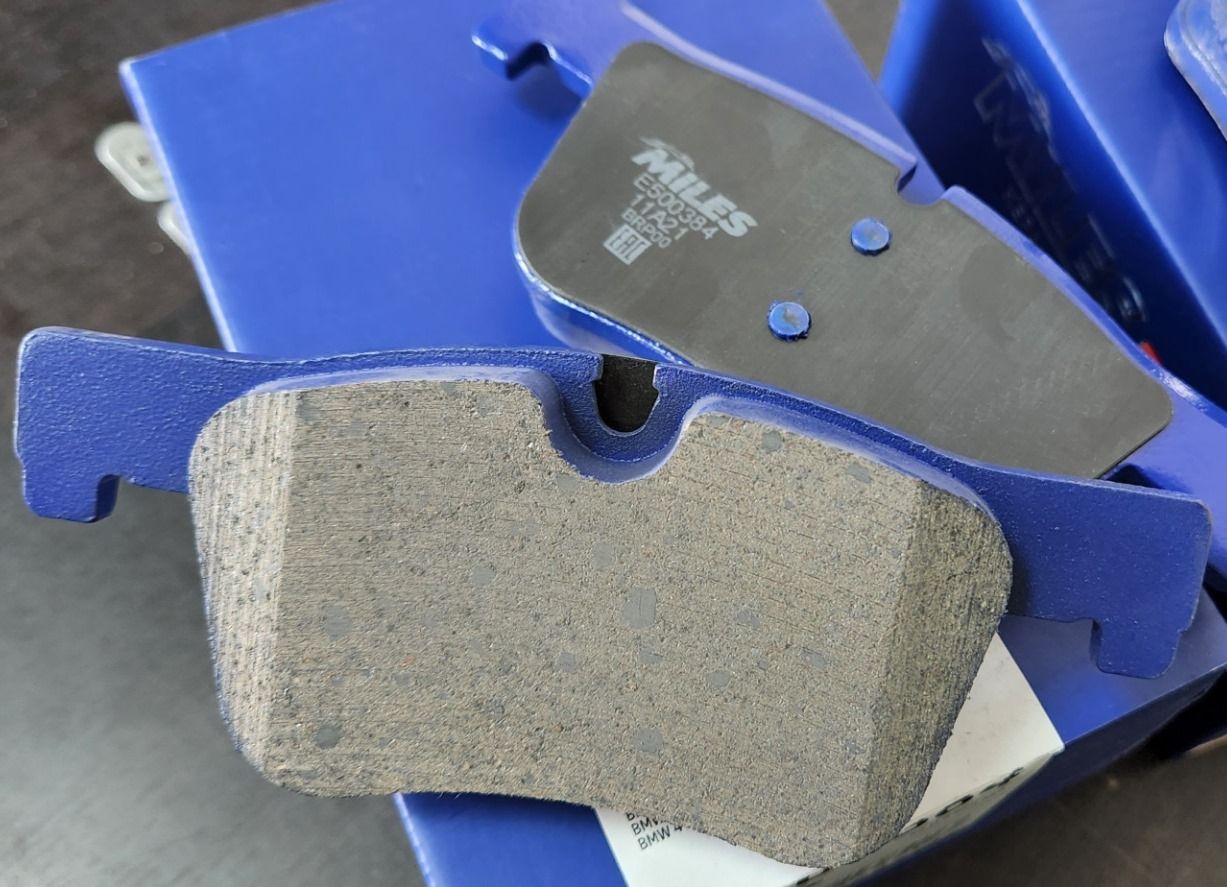 Тормозные колодки Miles (Керамика). Артикул E500384