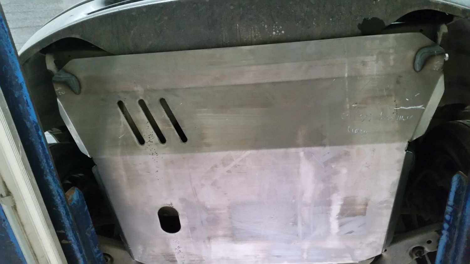 Защита алюминиевая Alfeco для картера и КПП Toyota Raum I 2WD 1997-2003. Артикул ALF.24.103 AL4