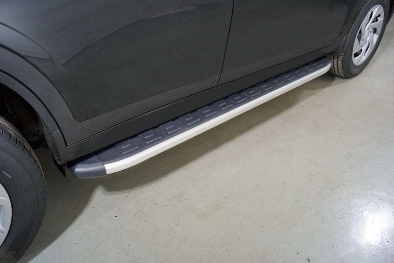 Пороги алюминиевые ТСС с пластиковой накладкой 1820 мм для Haval Dargo 2022-2026. Артикул HAVDAR22-28AL