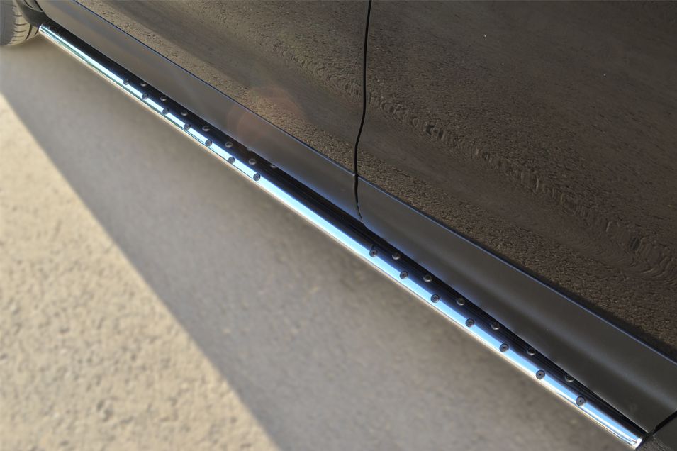 Защита порогов RusStal труба 75х42 овал с проступью для Nissan Qashqai II 2014-2018. Артикул NQQO-001794